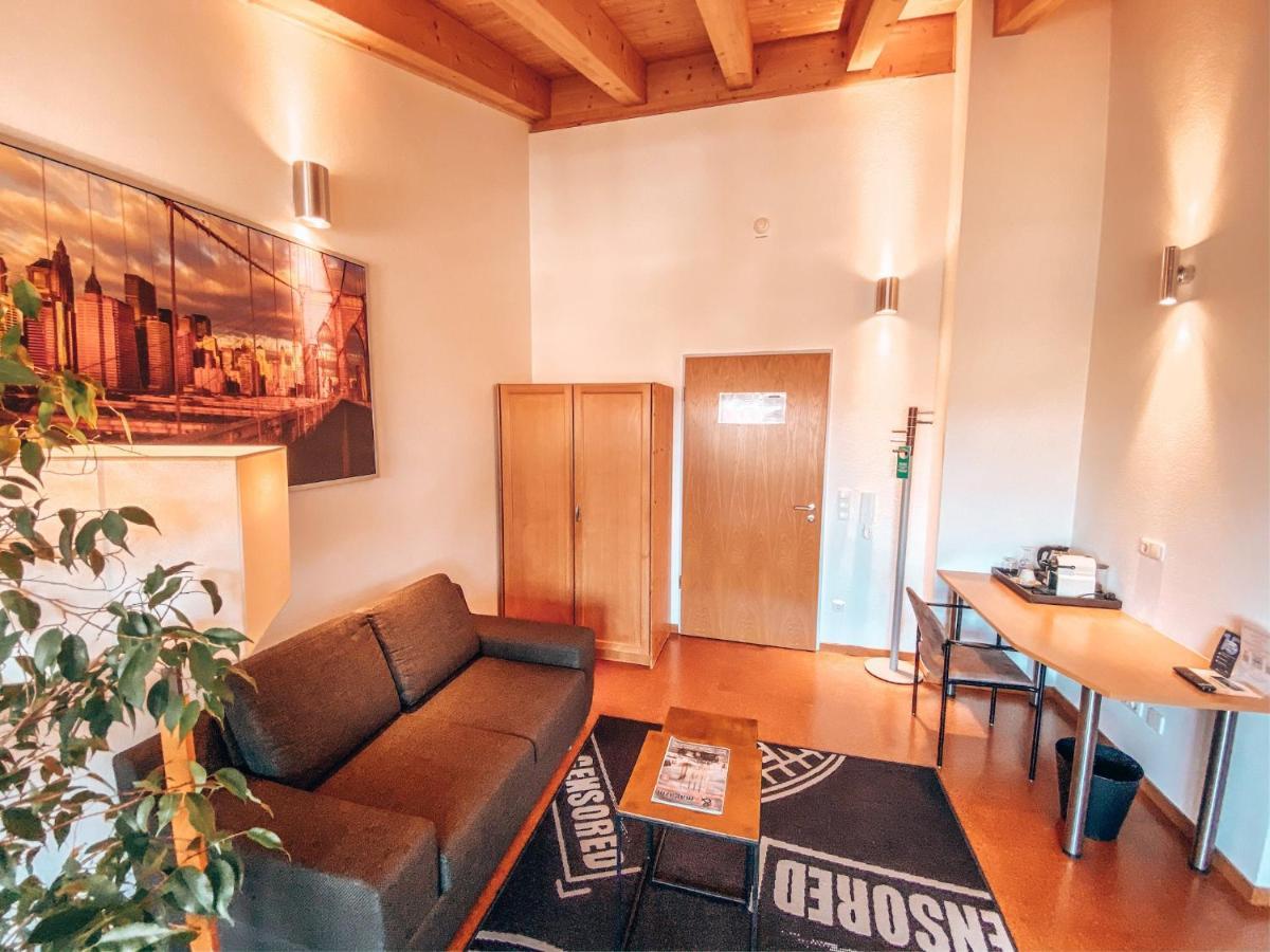 Hotel Schwertfirm Karlsfeld Luaran gambar