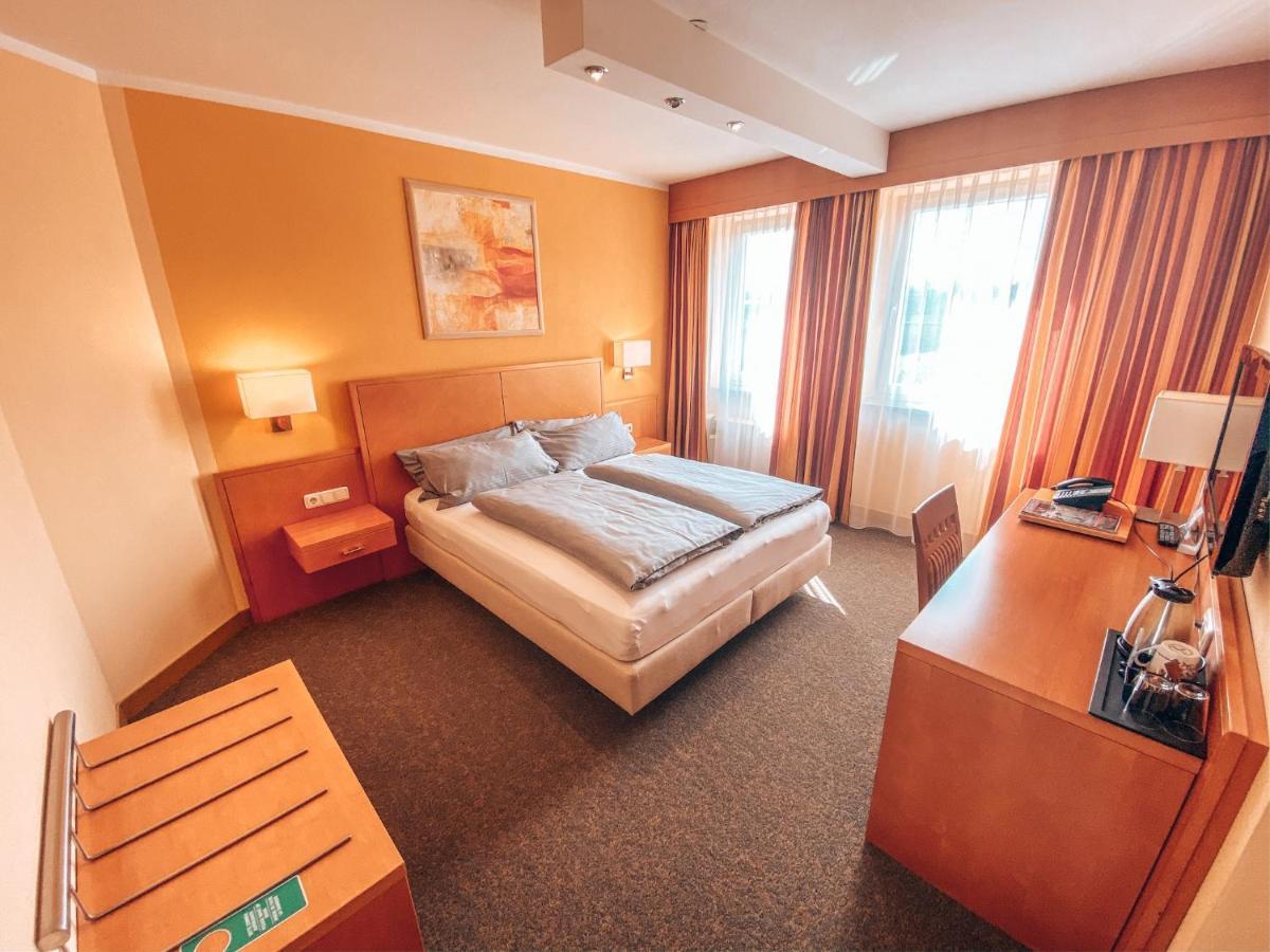 Hotel Schwertfirm Karlsfeld Luaran gambar